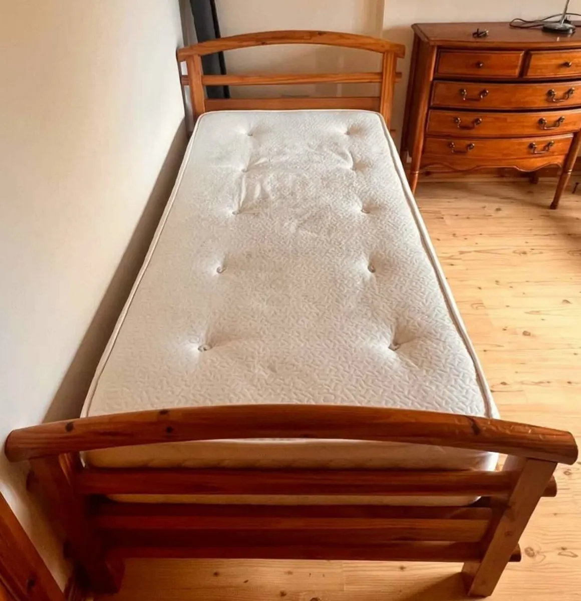 Single pine bed