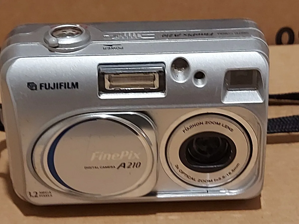 FujiFilm Finepix A210 Digital Camera 3.2MP - Image 1