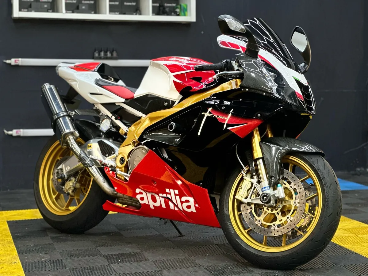 Aprilia RSV 1000R Factory - Image 2