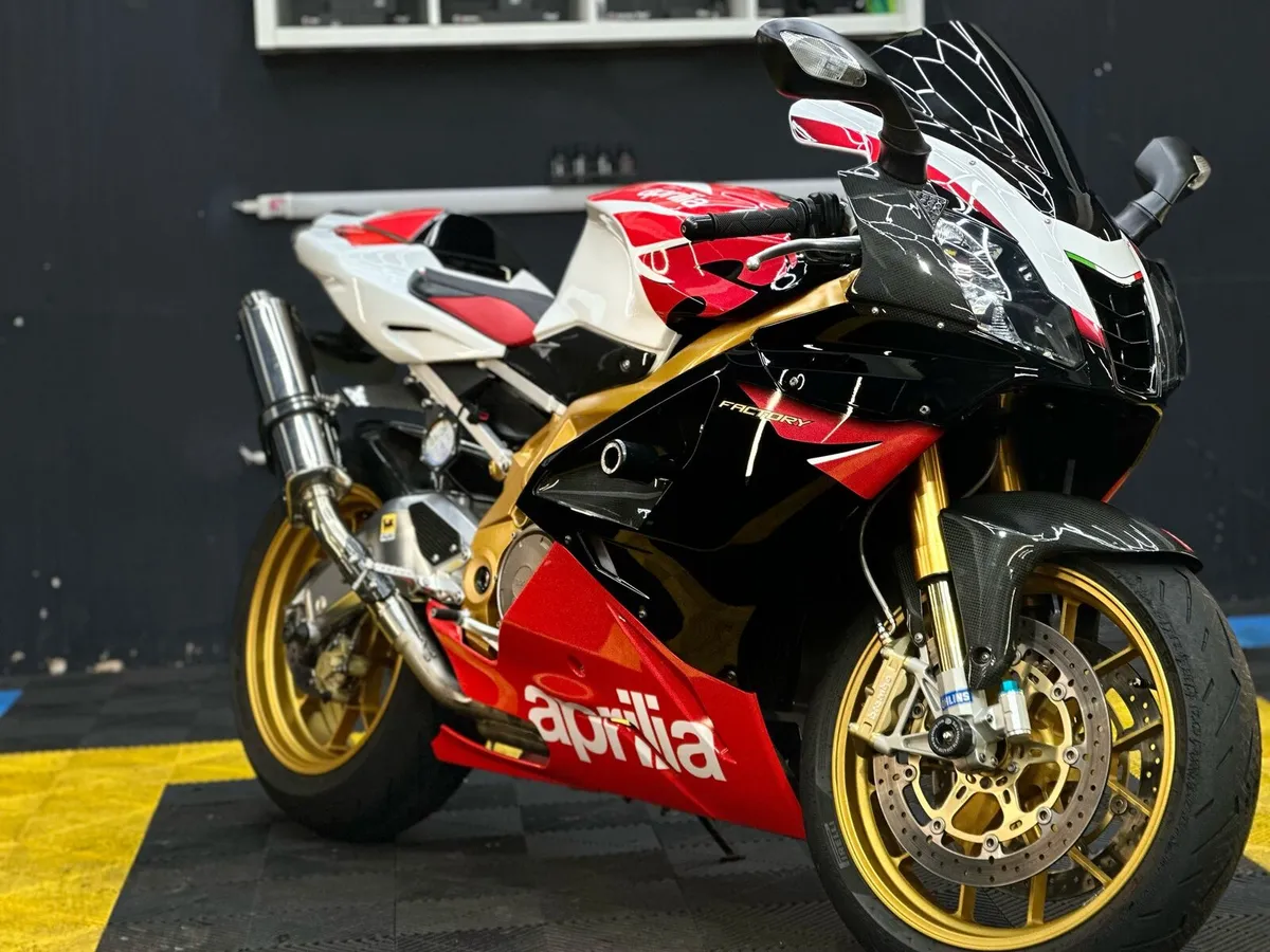Aprilia RSV 1000R Factory - Image 3