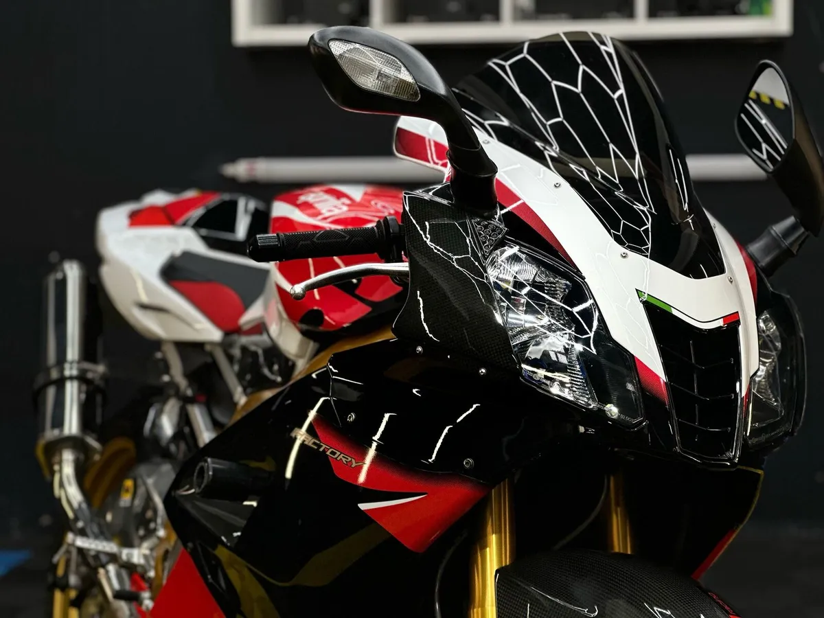 Aprilia RSV 1000R Factory - Image 4