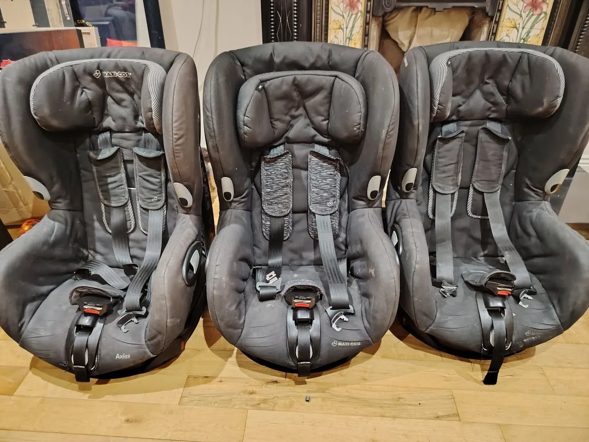 Maxi Cosi Axiss Swivel Baby Seat All in €50