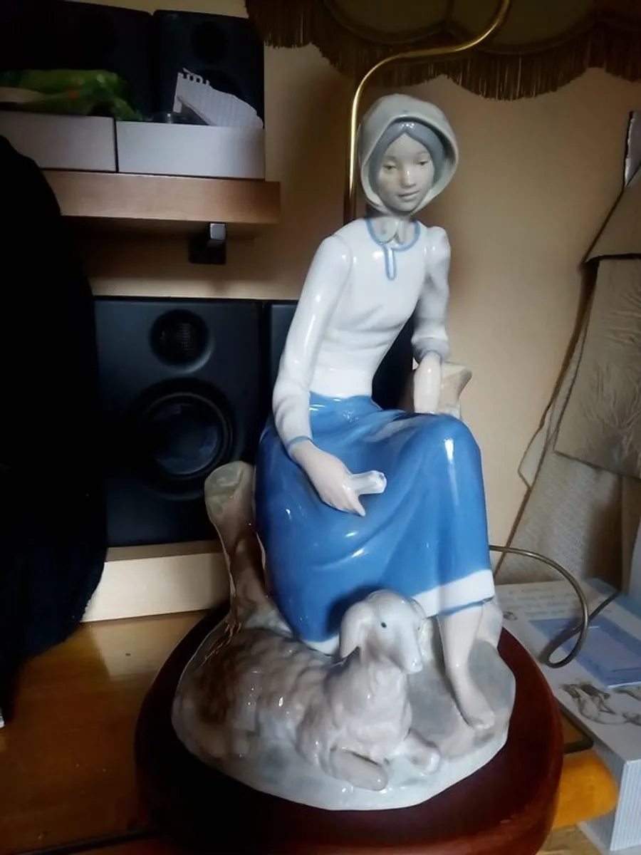 Vintage Porcelain lamp - Image 1