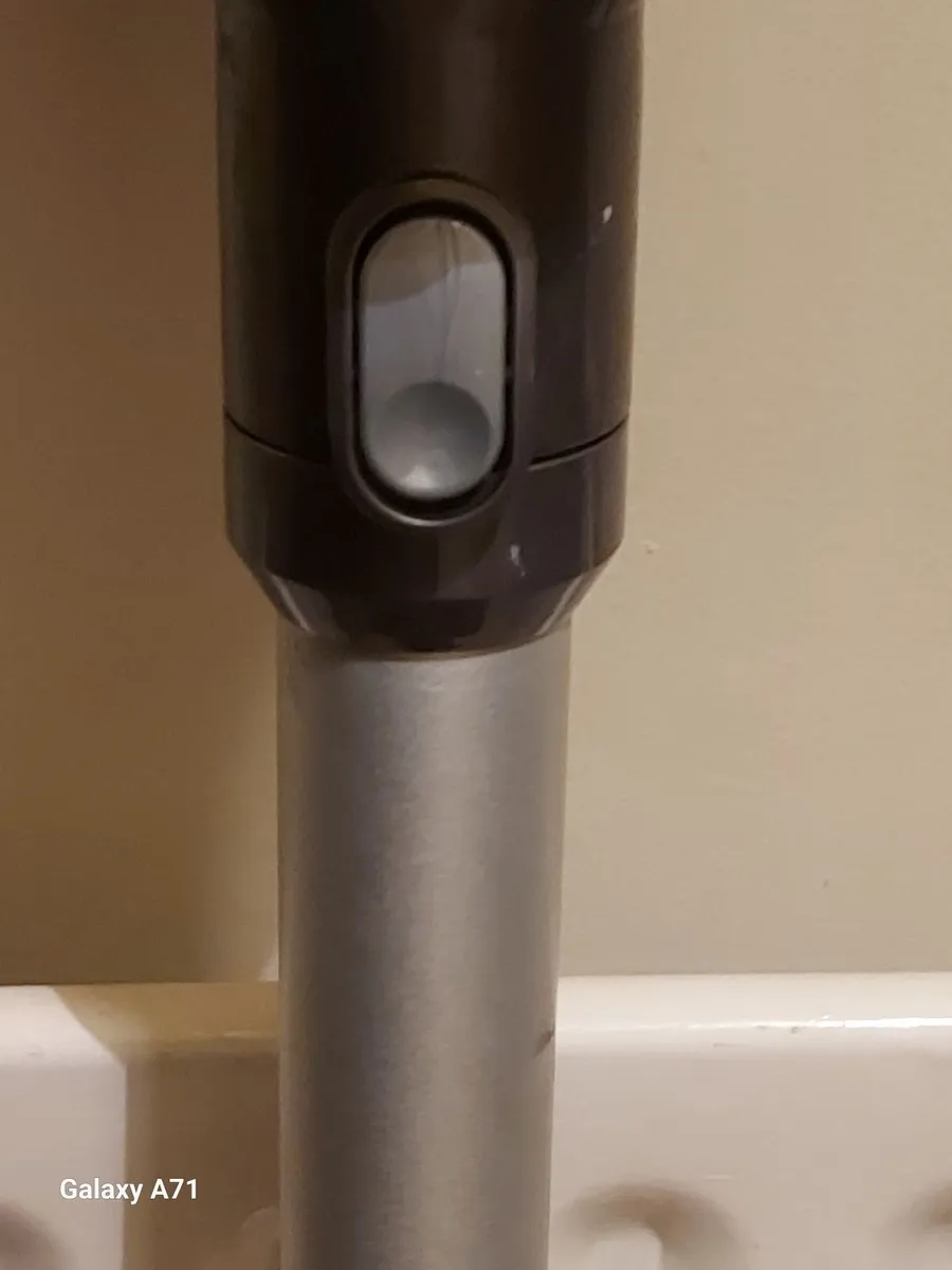 Dyson Cordless Vacuum Cleaner excellent condition - Image 2