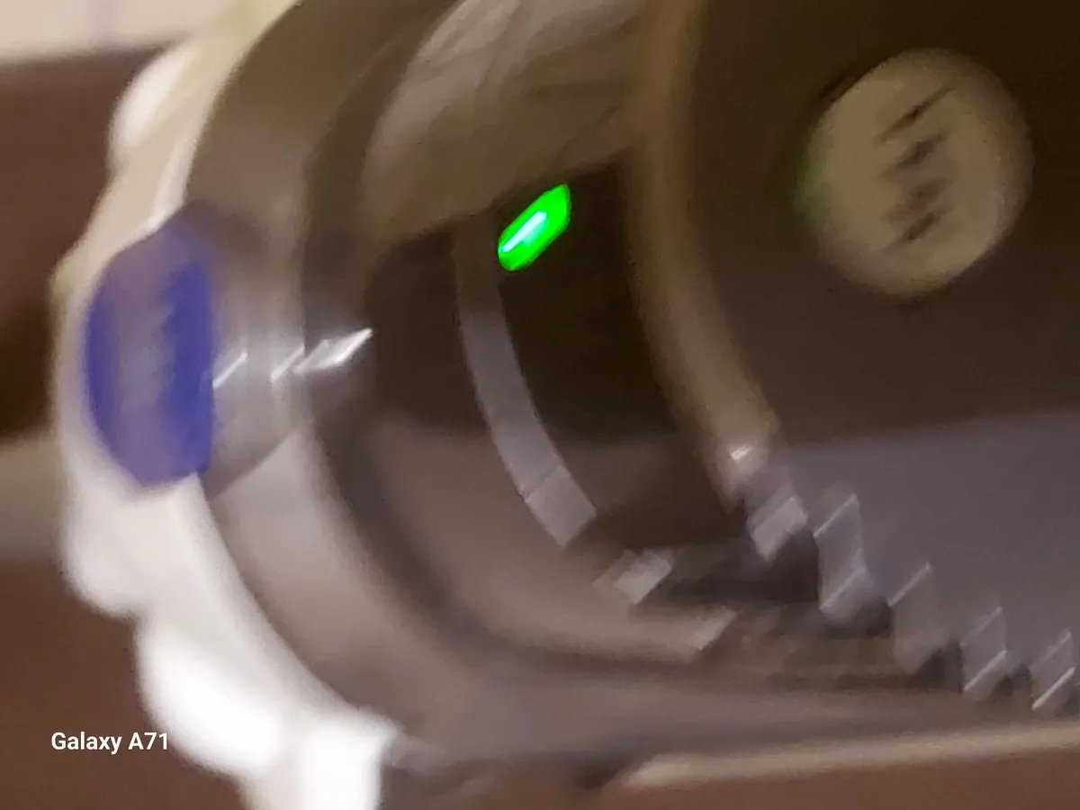 Dyson Cordless Vacuum Cleaner excellent condition - Image 4