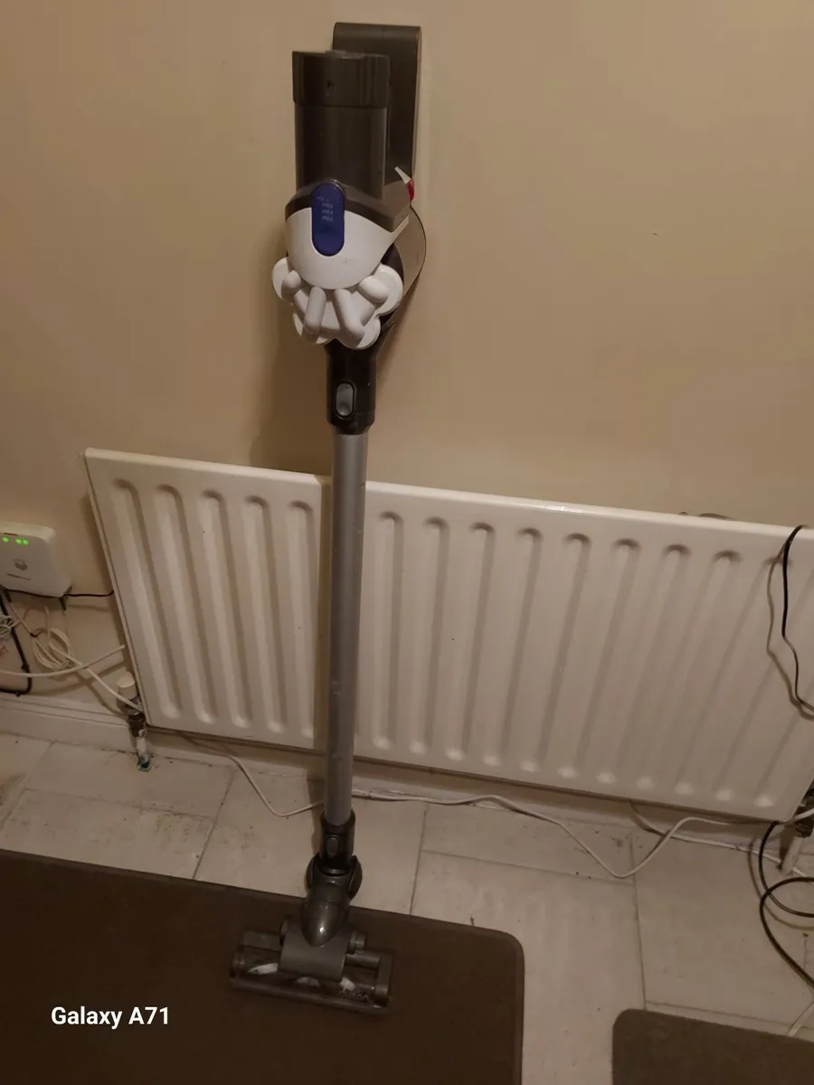 Dyson Cordless Vacuum Cleaner excellent condition - Image 1