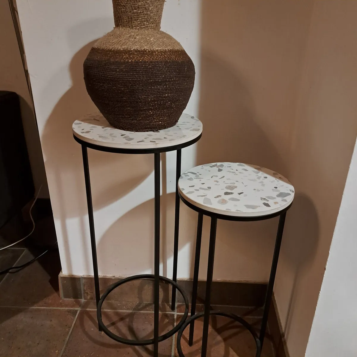 Nested side tables - Image 1