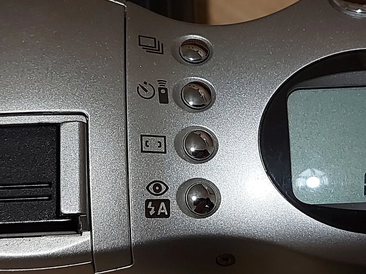 Hewlett-Packard HP Photo Smart Digital Camera 912 - Image 4