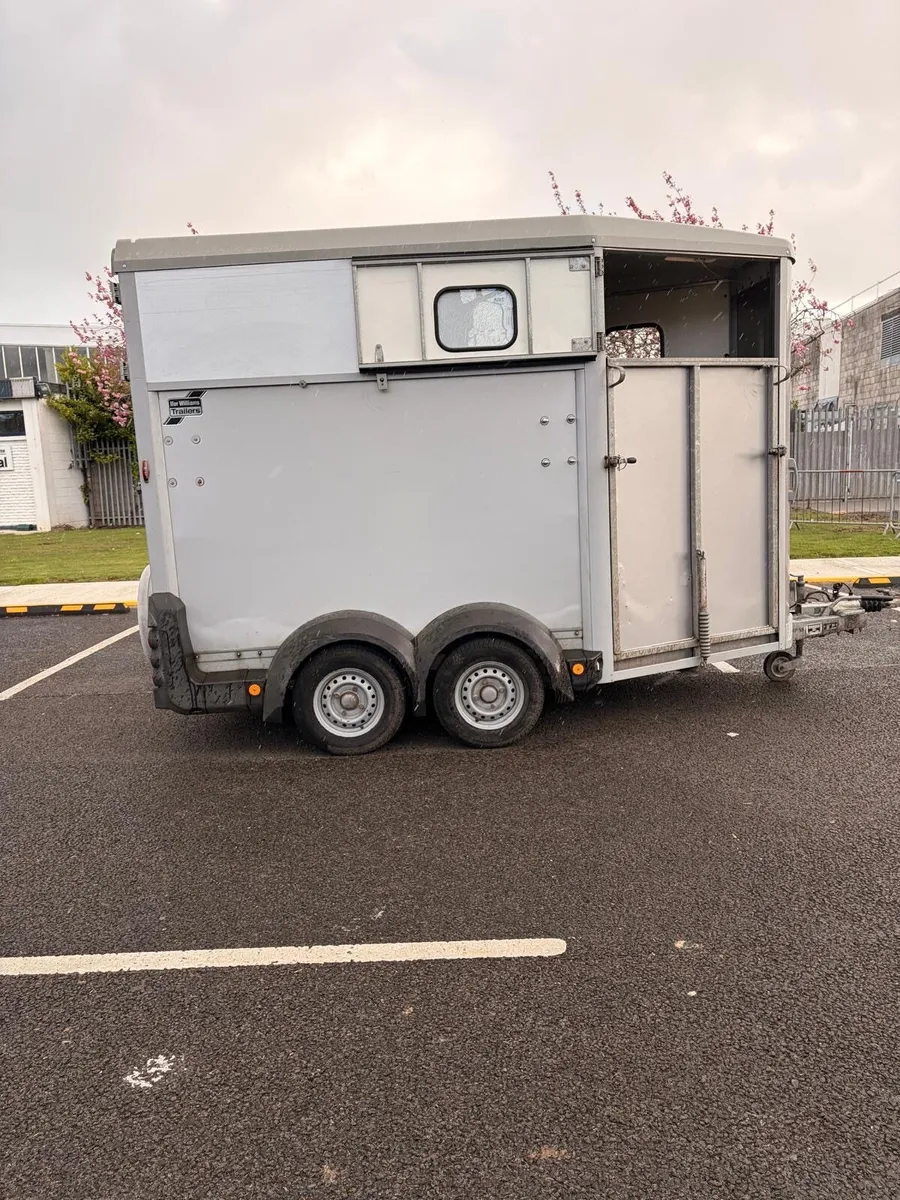 Ifor Williams 511 Horsebox - Image 1