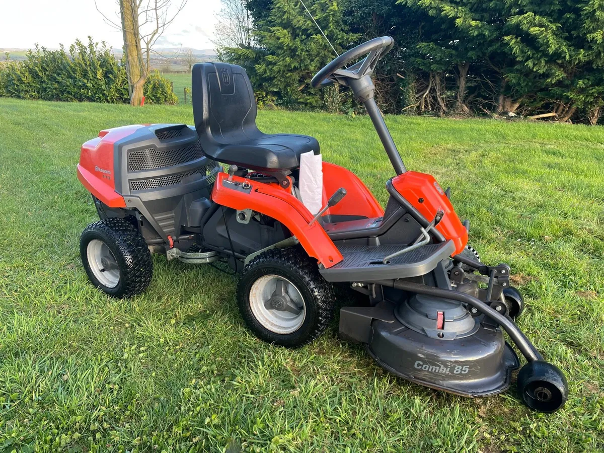 Husqvarna 15hp hydrostatic ride on lawnmower - Image 1