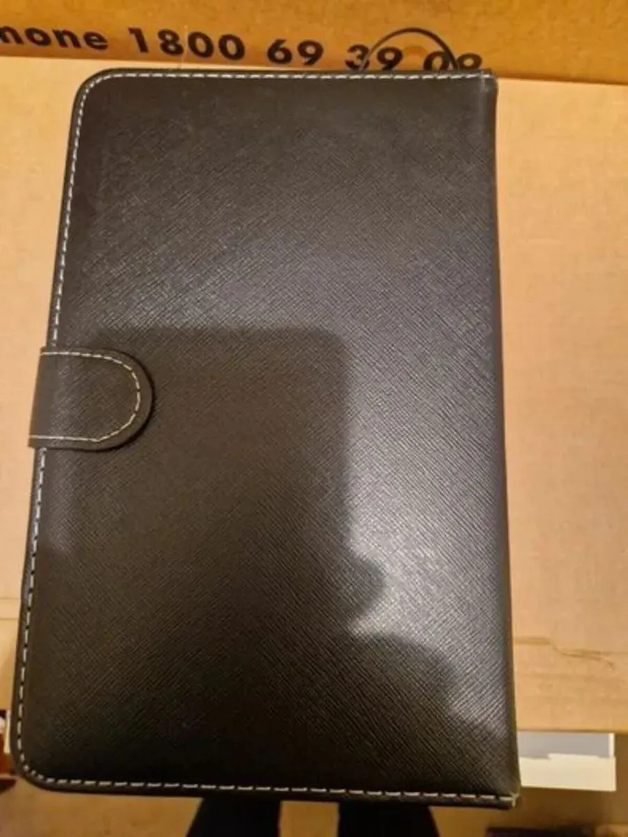 NEW Tablet Case with USB Keyboard and Stand - Image 4