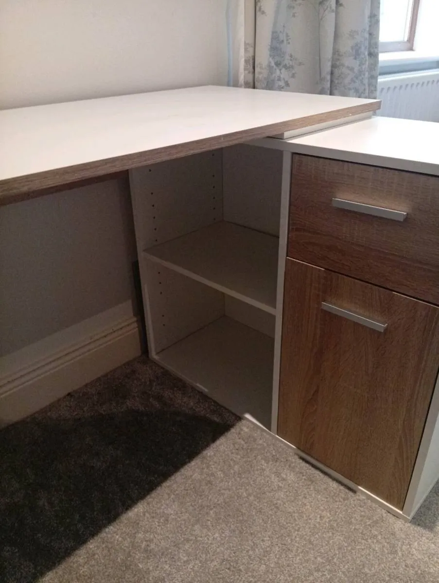 Office desk - Image 1