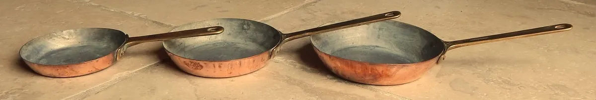 3 Small Cooper & Brass Pans - Image 1