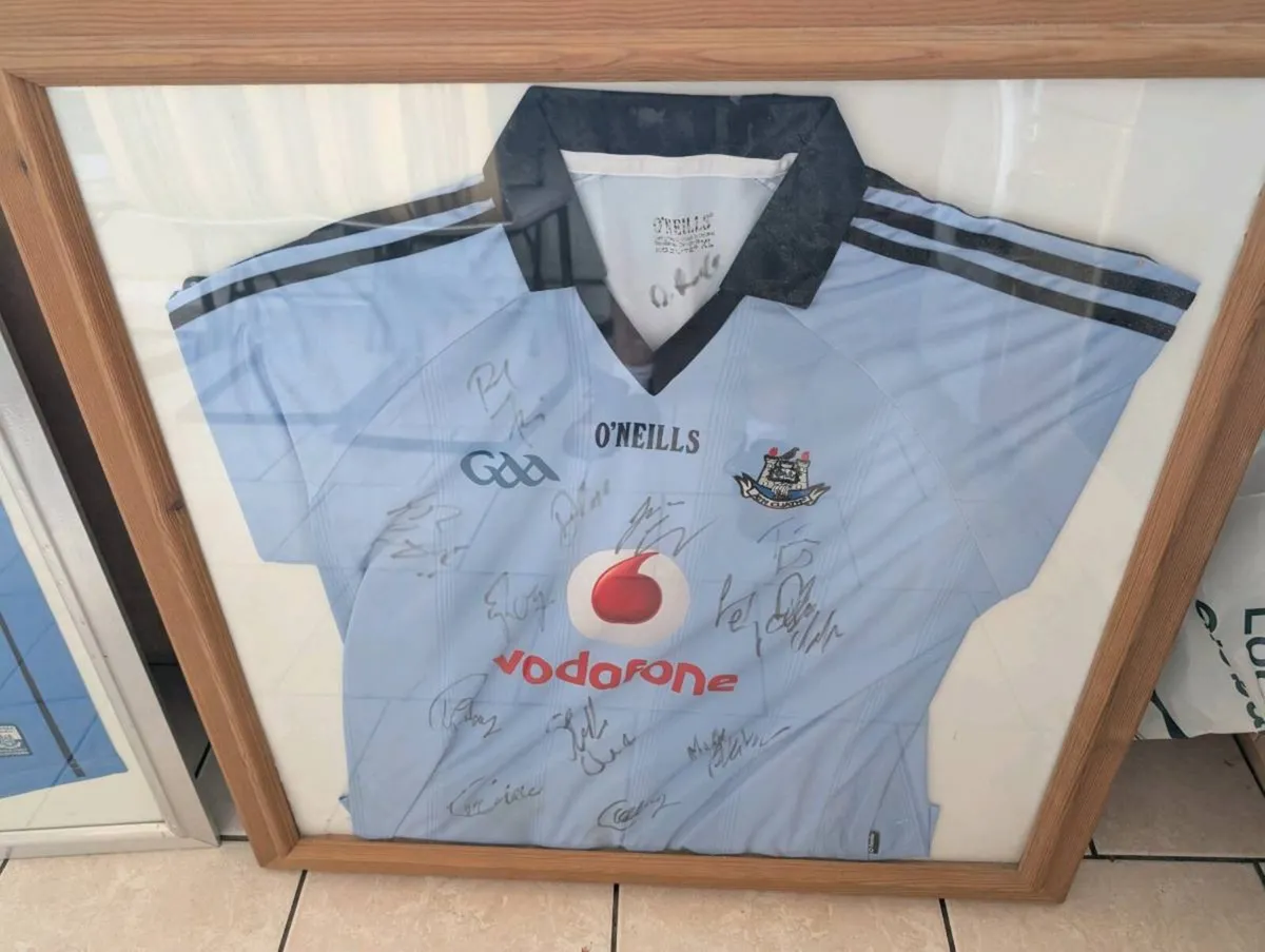 Signed and framed GAA jerseys Dublin Waterford - Image 2