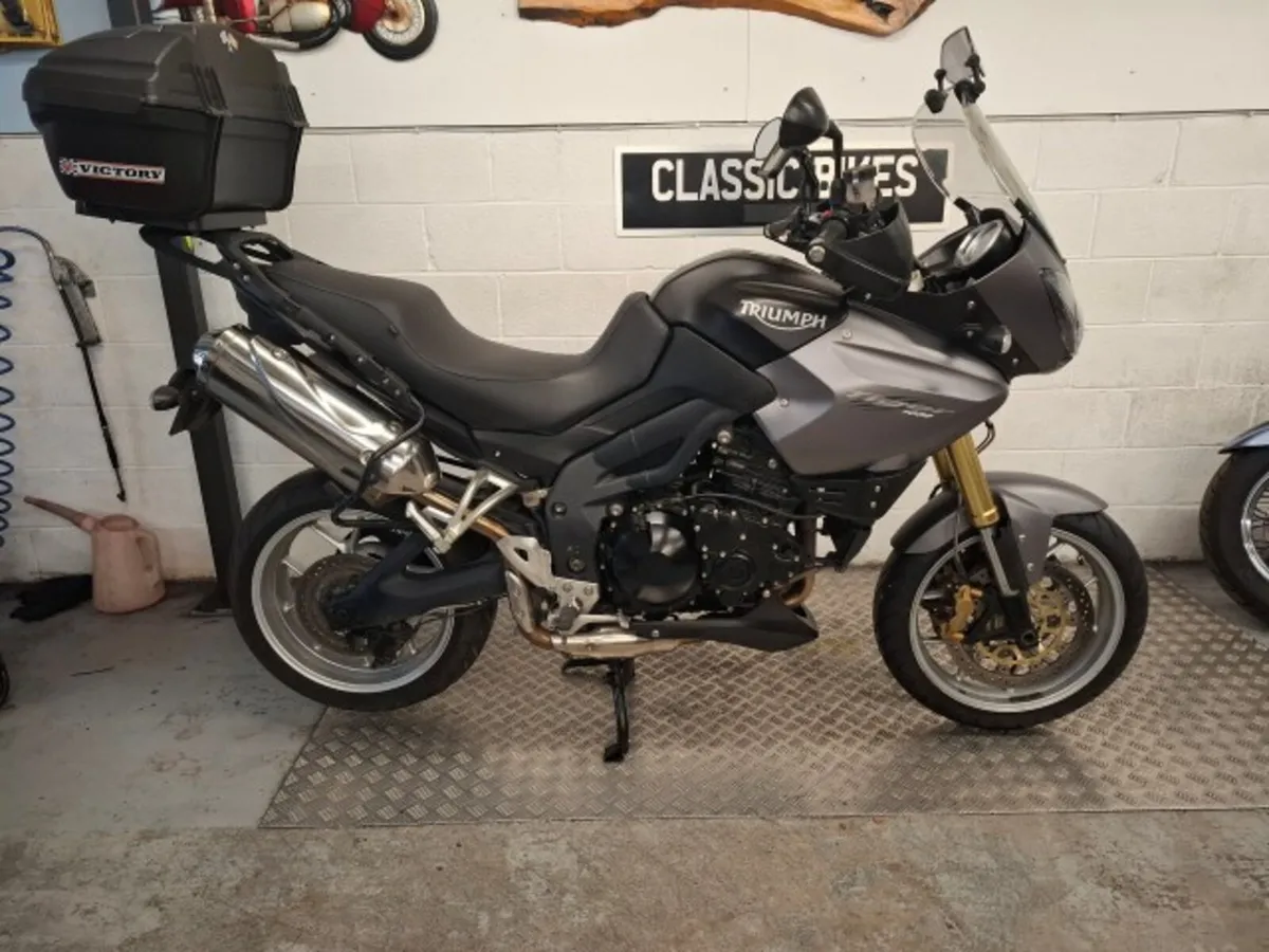 Triumph Tiger 1050 2010 - Image 1