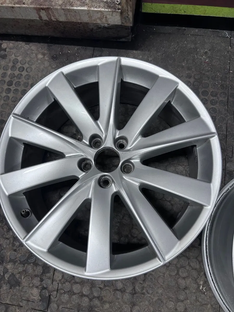 Full set of 19" Volvo R-Design Alloys for sale - Image 2