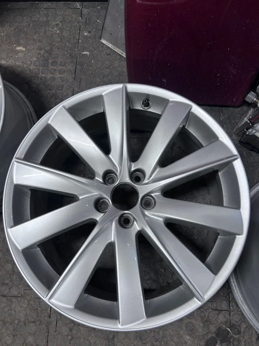 Full set of 19" Volvo R-Design Alloys for sale - Image 1