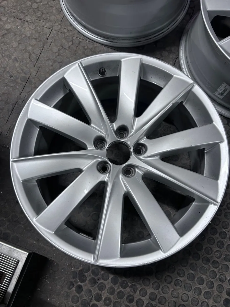 Full set of 19" Volvo R-Design Alloys for sale - Image 3