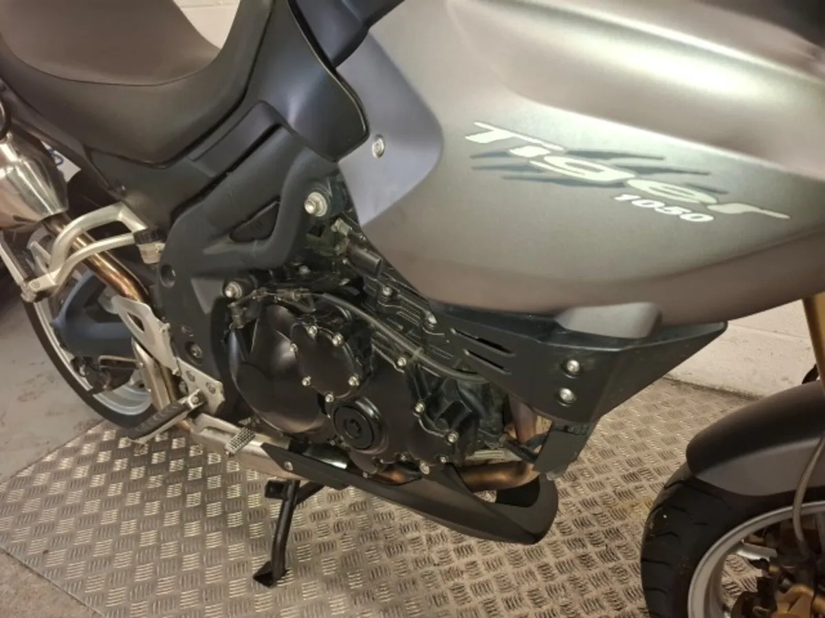 Triumph Tiger 1050 2010 - Image 4