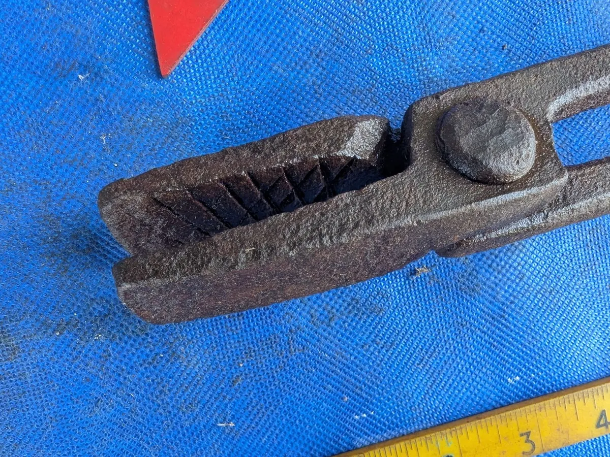 Blacksmiths 20" Flat Tongs - Image 2