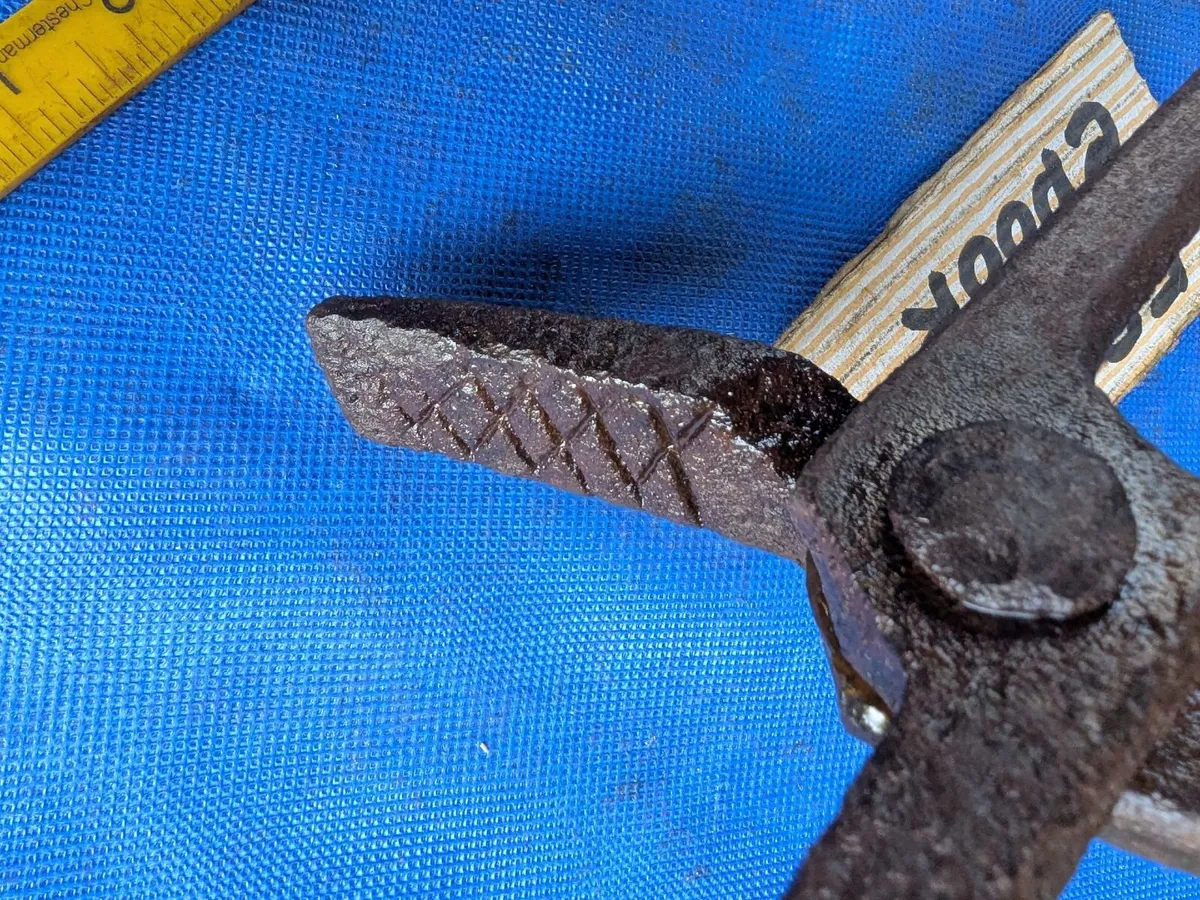 Blacksmiths 20" Flat Tongs - Image 3