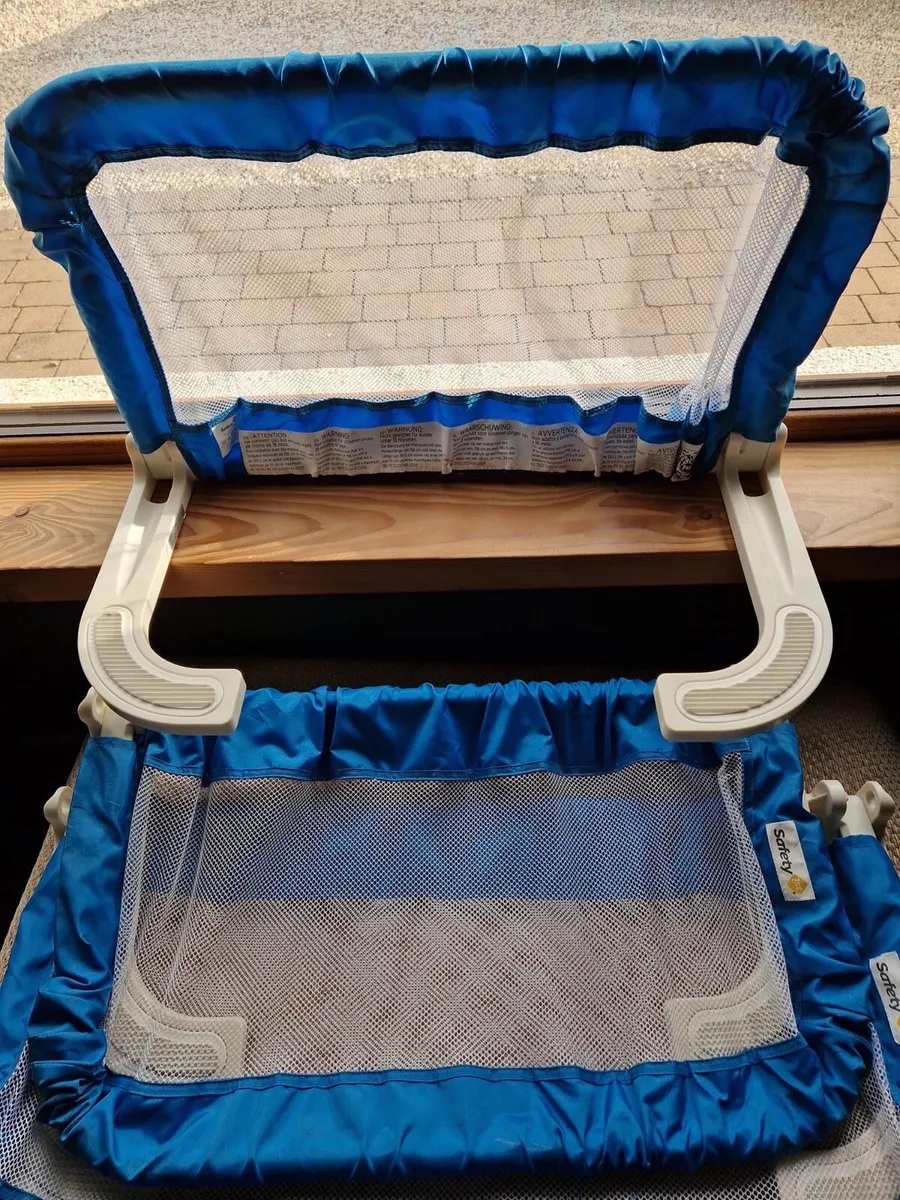 3 Extendable portable bed guards - Image 1