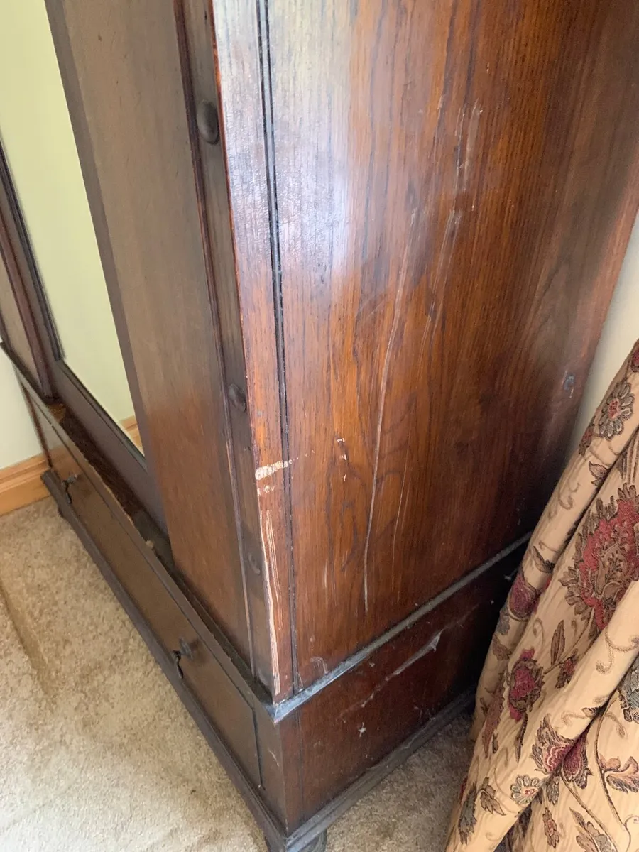 Free antique Wardrobe - Image 2