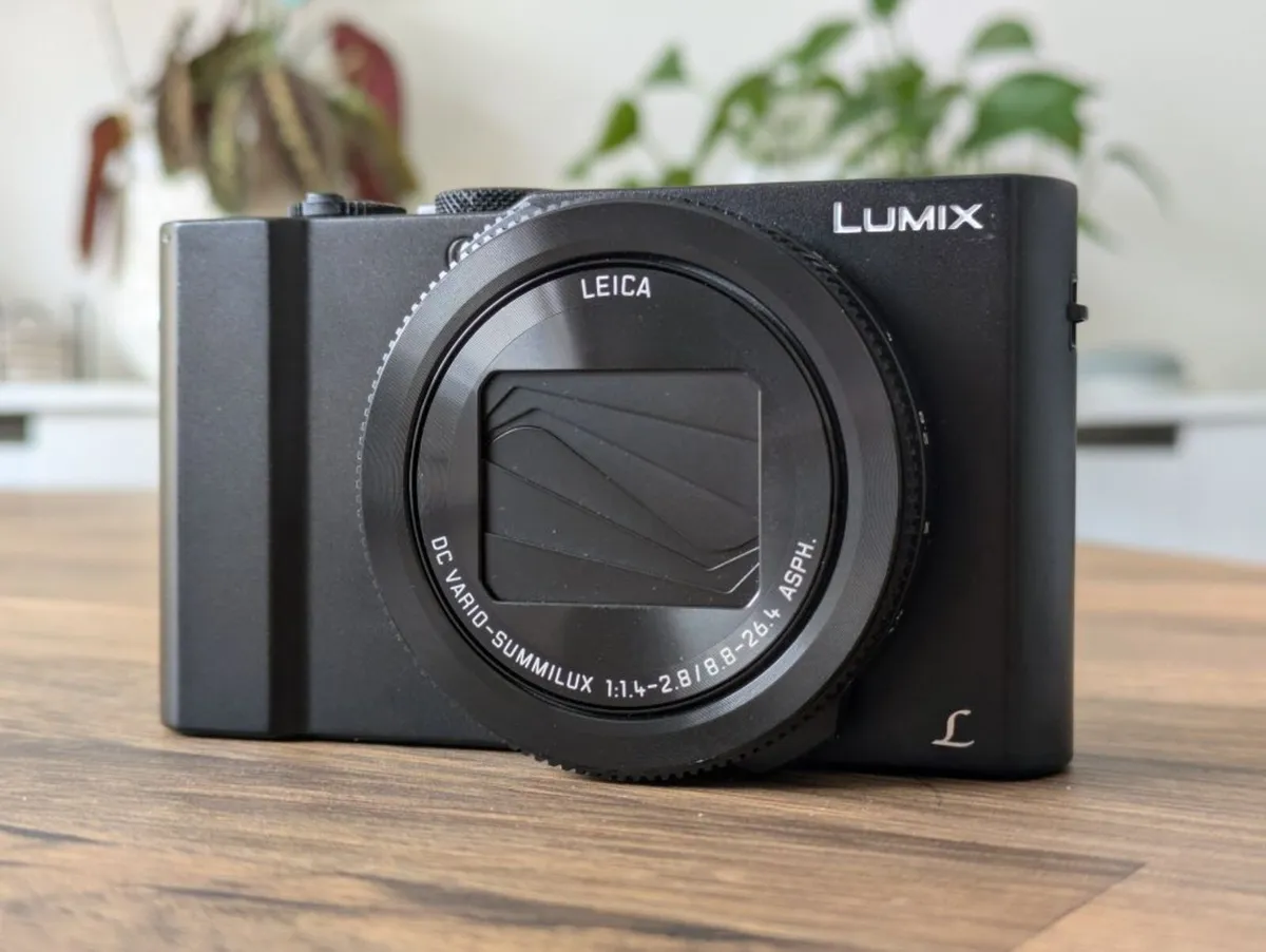 Panasonic Lumix DCM-LX15 (aka LX10) + Free items - Image 1