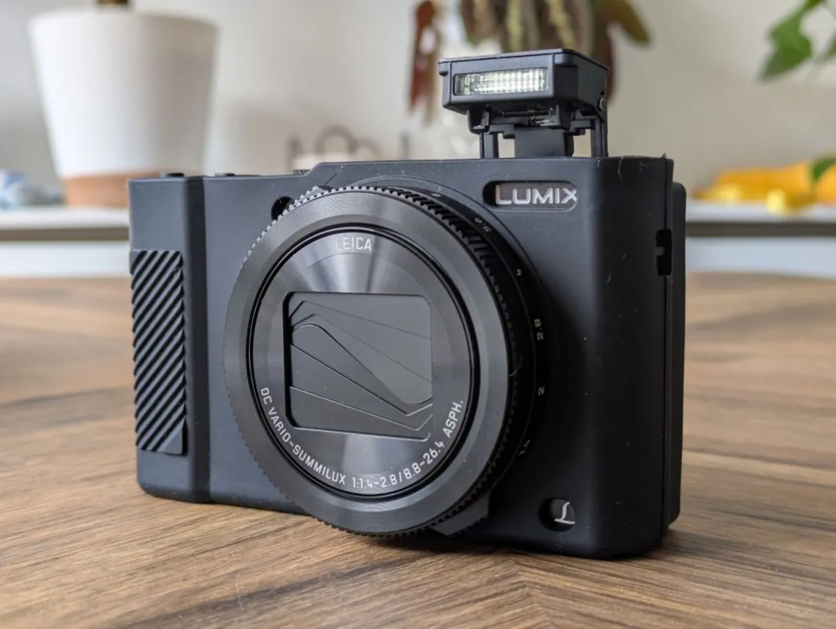 Panasonic Lumix DCM-LX15 (aka LX10) + Free items - Image 3