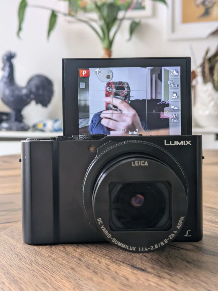 Panasonic Lumix DCM-LX15 (aka LX10) + Free items - Image 4