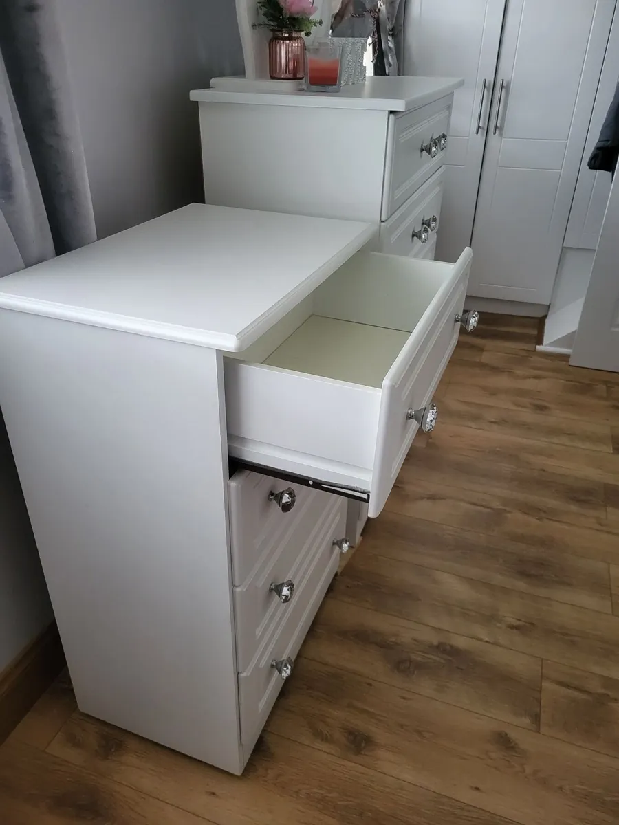 Chest of drawers - Image 2