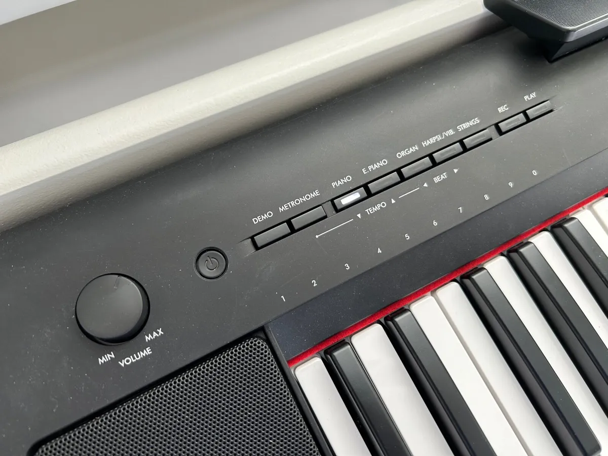 Yamaha 61-key digital piano keyboard - Image 4