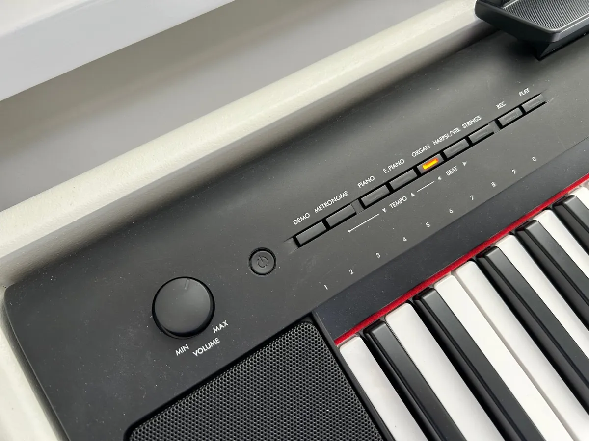 Yamaha 61-key digital piano keyboard - Image 2