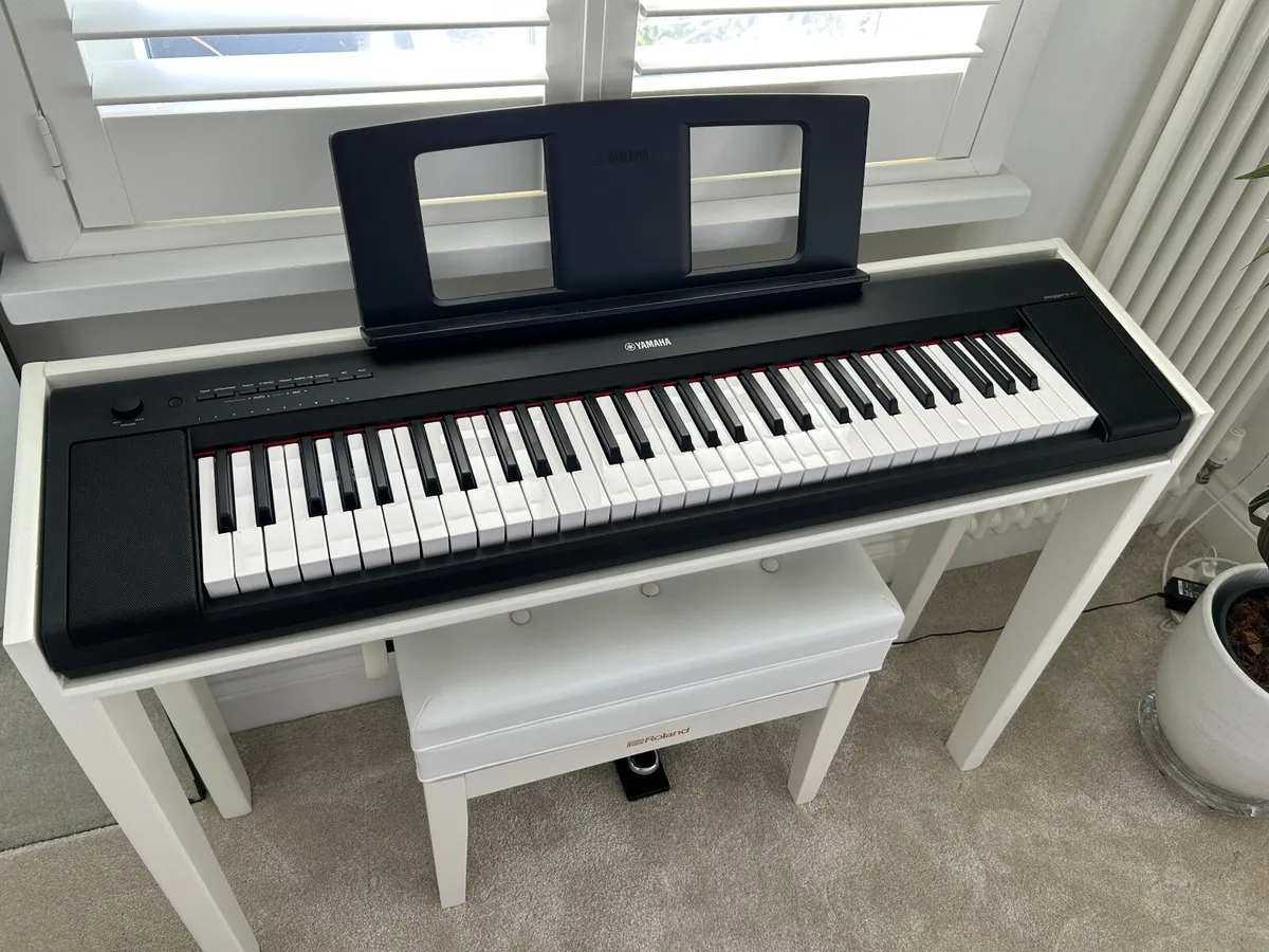 Yamaha 61-key digital piano keyboard - Image 1