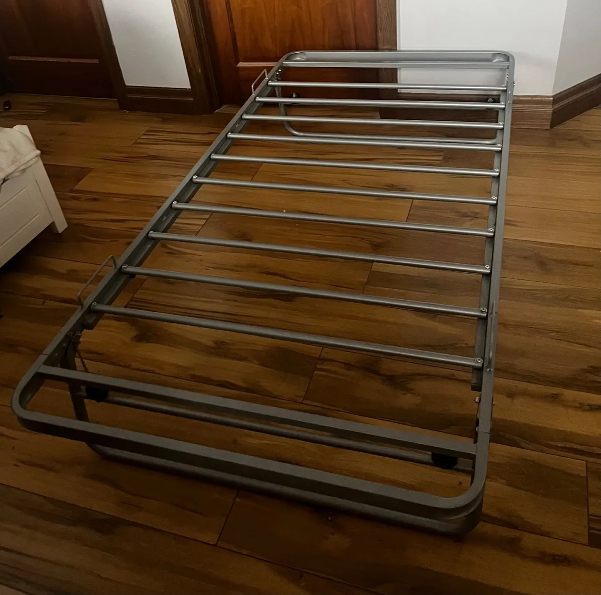 Roll away guest bed - Image 3