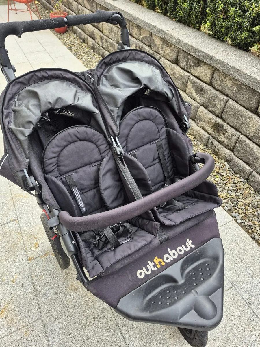 Out n About twin buggy - Image 3