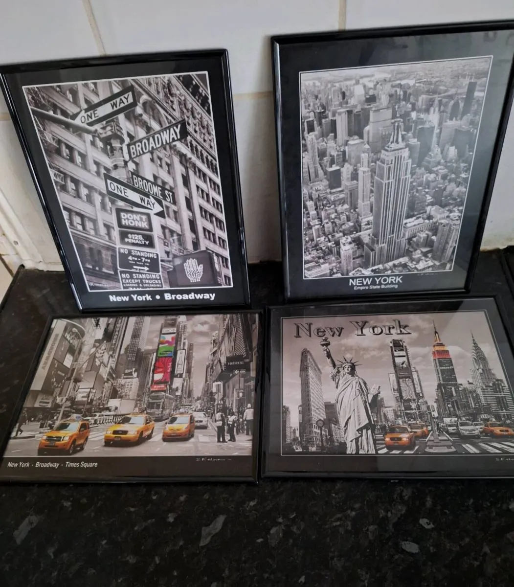 Four small framed prints of New York - Image 1