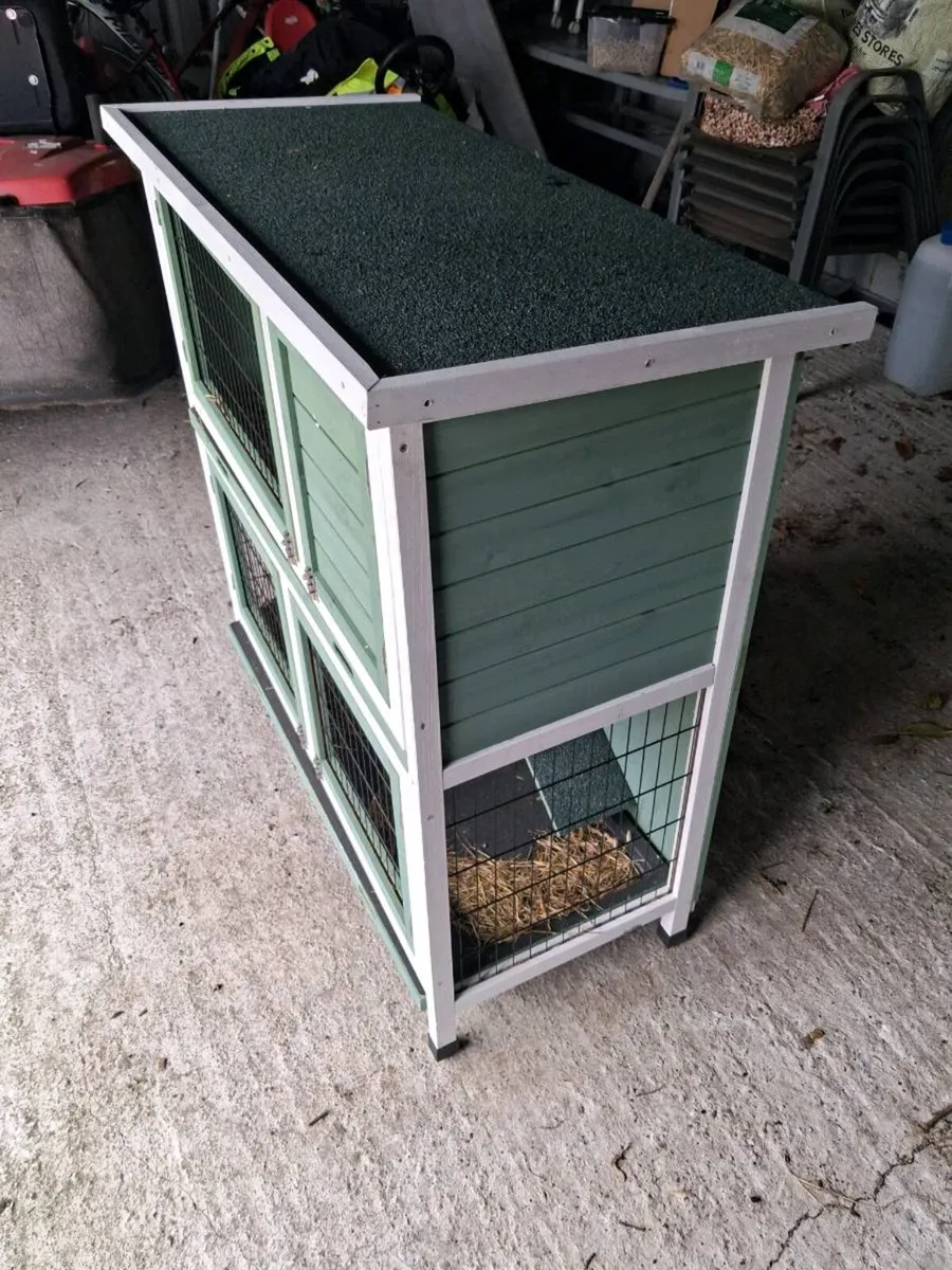 Rabbit hutch - Image 1