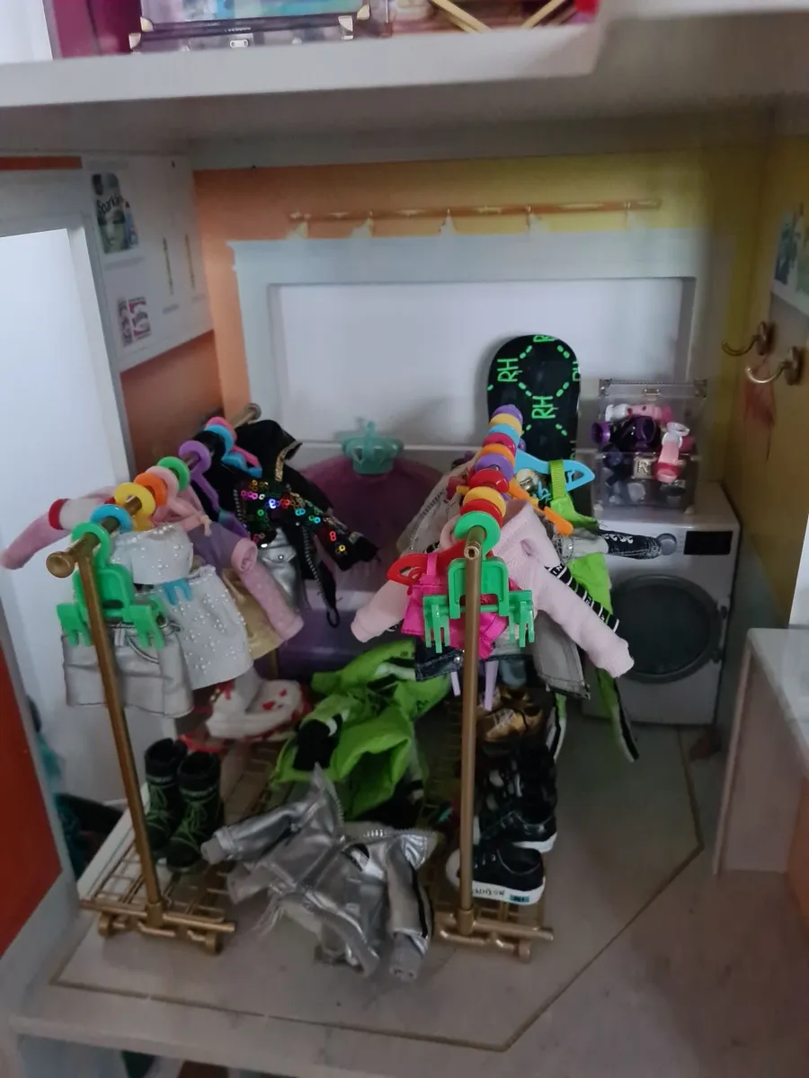 Rainbow High Dolls House - Image 4