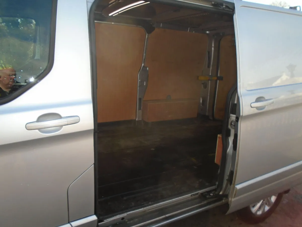 2023 Ford Transit Custom LIMITED AUTOMATIC - Image 4