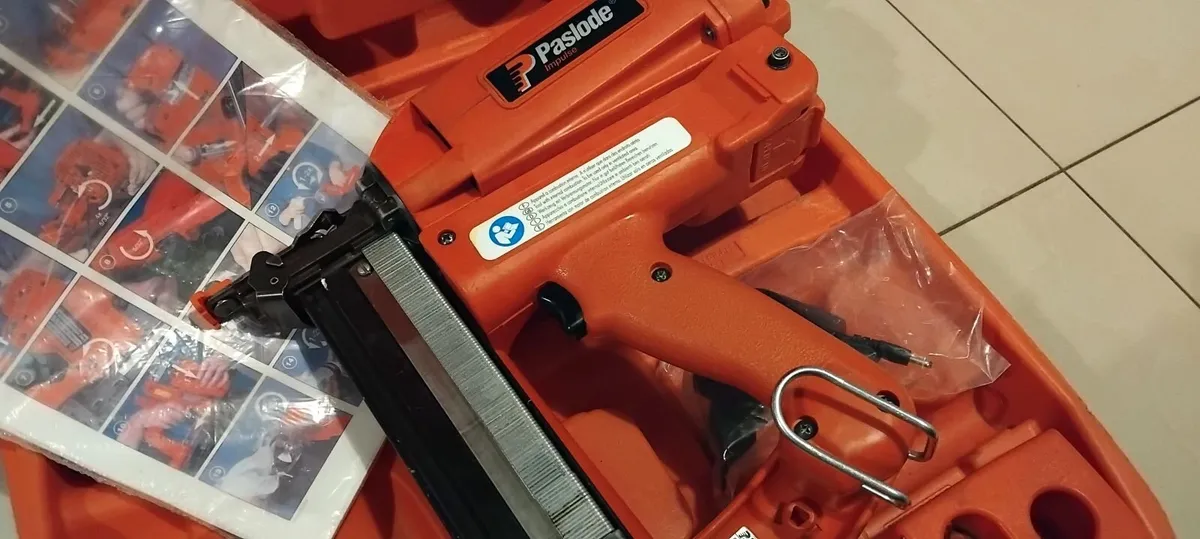 Paslode 16 Gauge 1/2" Crown Stapler - Image 3