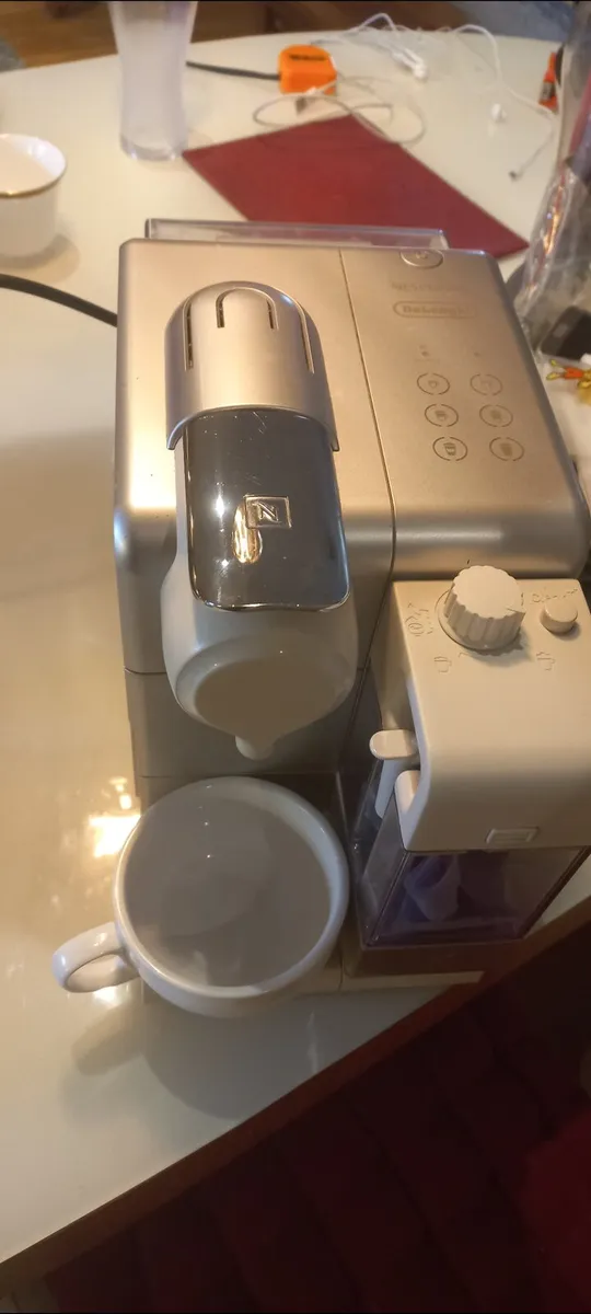 Nespresso EN 550 Latt - Image 1