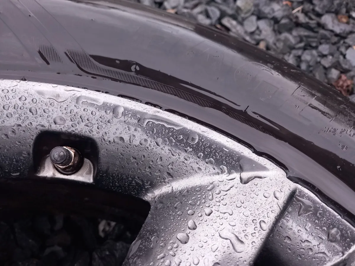 Excellent Condition 5x114.3 Genuine 19inch alloys - Image 3