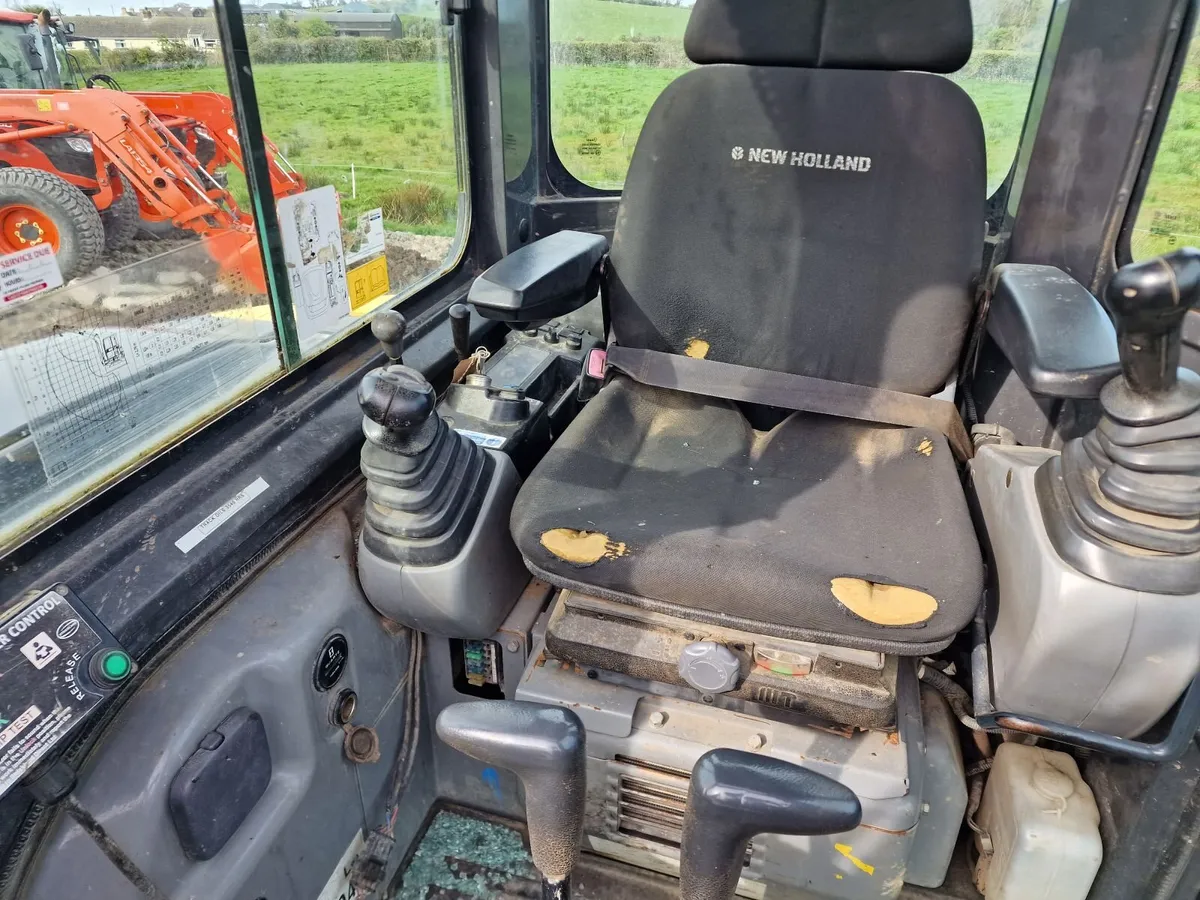 New Holland E50B SR 5 ton digger excavator - Image 4