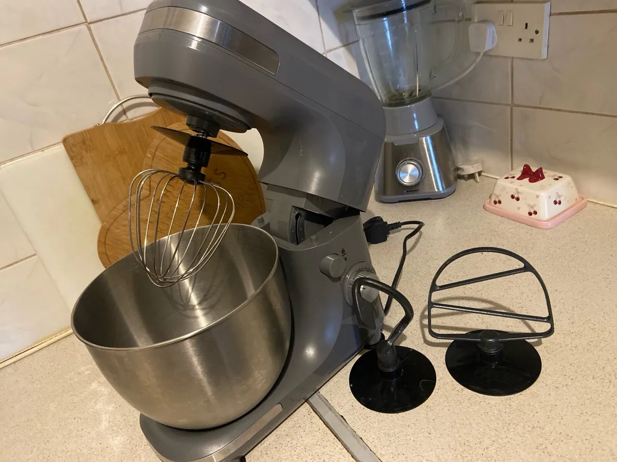 Stand mixer with 3 attachments - Image 1