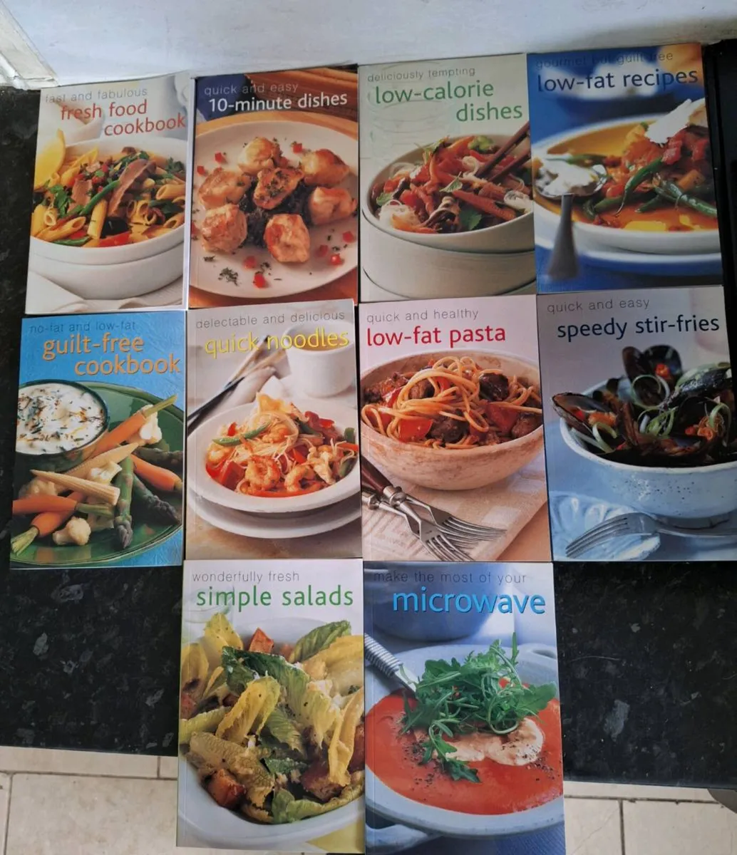 Two sets of miniature cook books - Image 2
