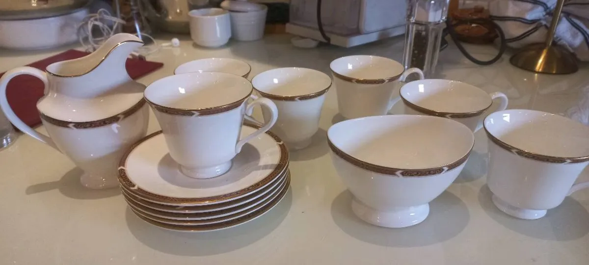 Vintage Royal Doulton St Michael tea set - Image 1