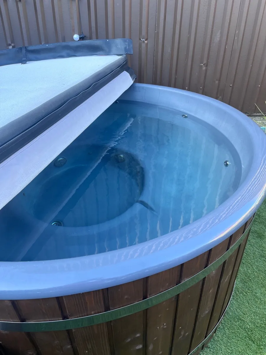 Hot tub Jacuzzi - Image 2