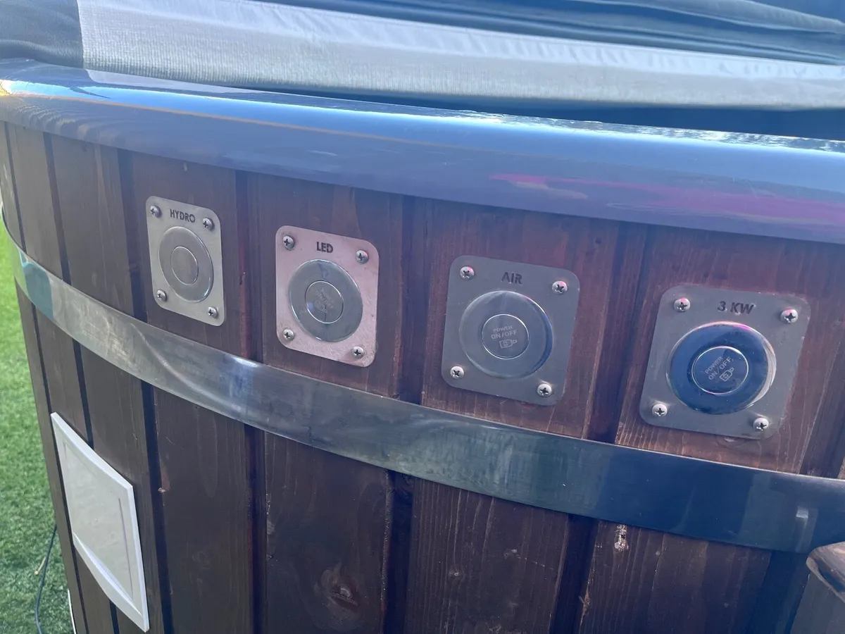 Hot tub Jacuzzi - Image 4