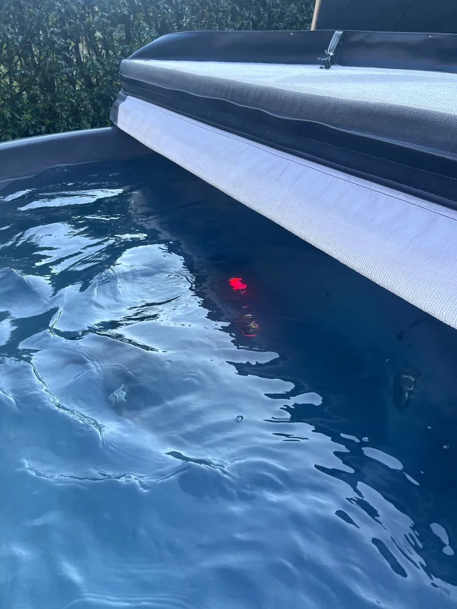 Hot tub Jacuzzi - Image 3